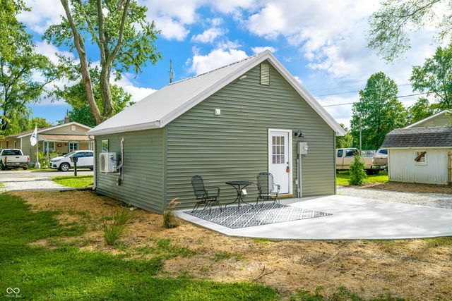 625 Parkway Drive, Columbus, IN 47201