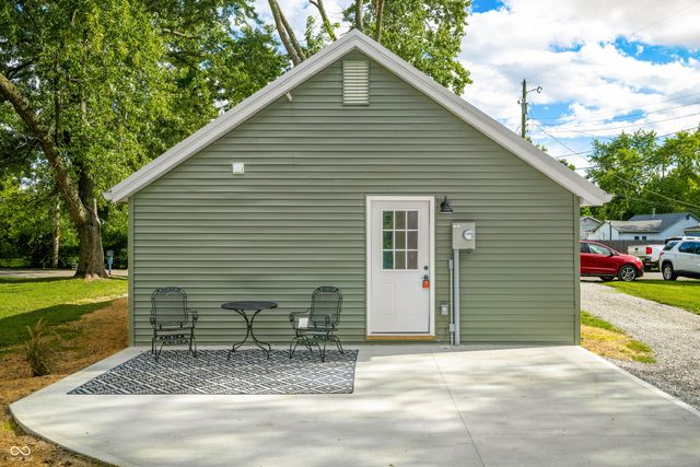 625 Parkway Drive, Columbus, IN 47201