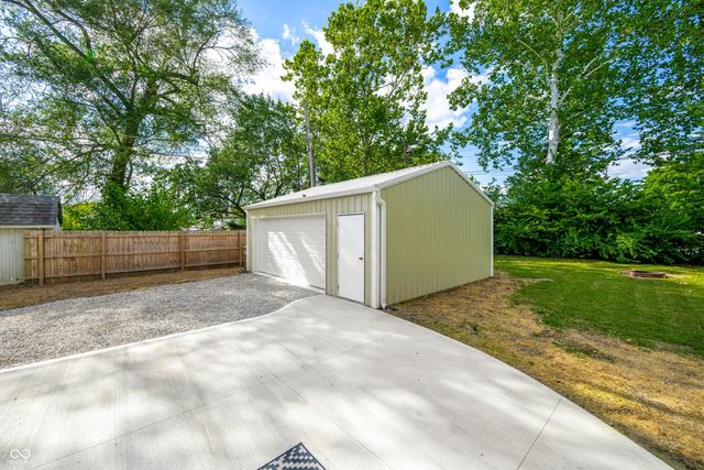 625 Parkway Drive, Columbus, IN 47201