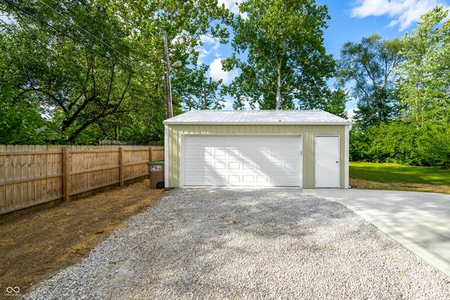 625 Parkway Drive, Columbus, IN 47201