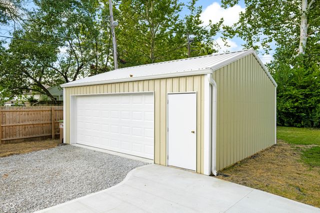 625 Parkway Drive, Columbus, IN 47201