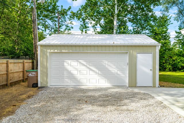 625 Parkway Drive, Columbus, IN 47201