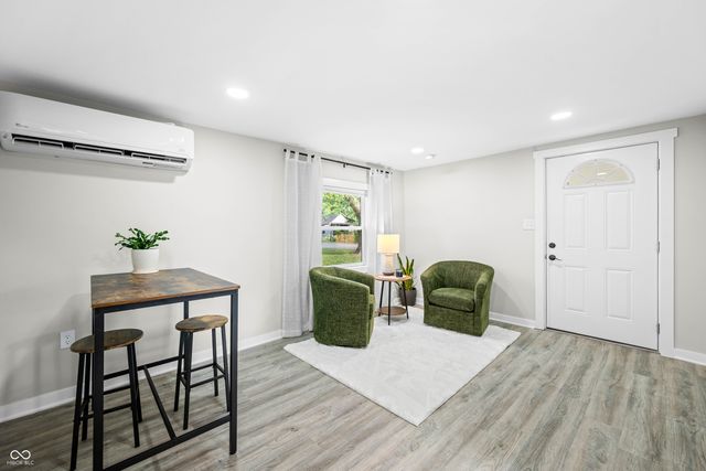 625 Parkway Drive, Columbus, IN 47201