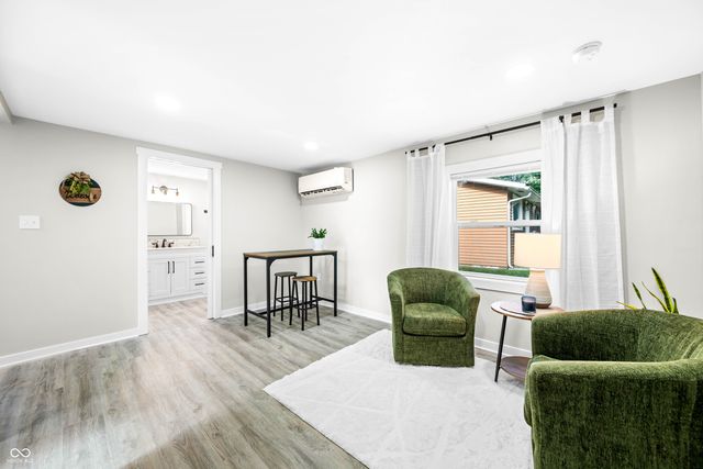 625 Parkway Drive, Columbus, IN 47201