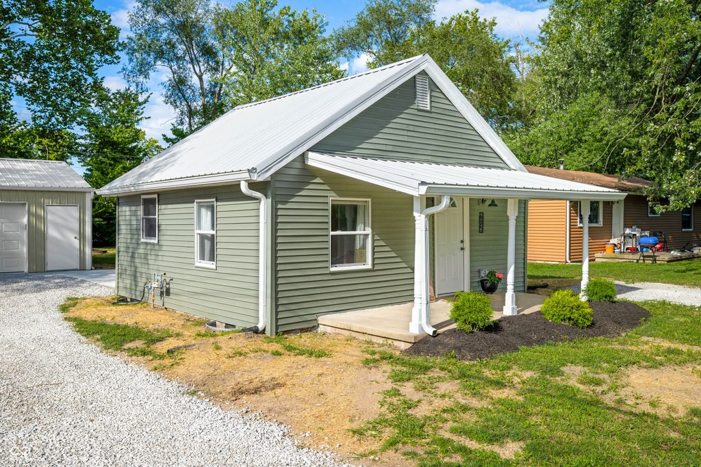 625 Parkway Drive, Columbus, IN 47201