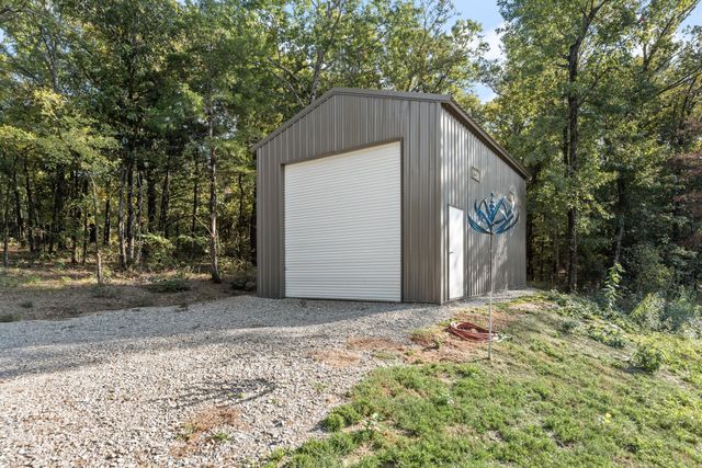 1473 County Road 2980, Windom, TX 75492