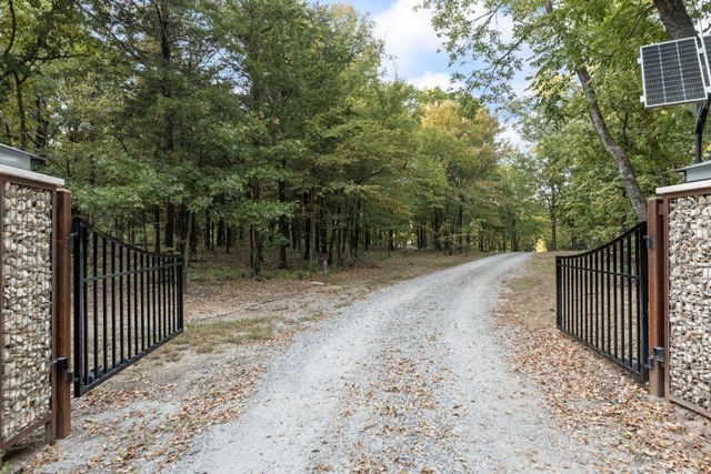 1473 County Road 2980, Windom, TX 75492