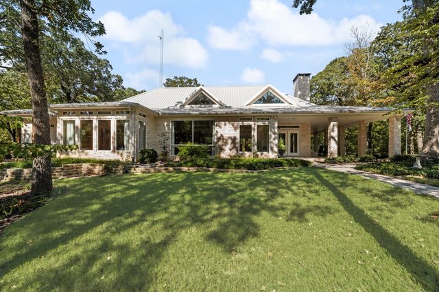 1473 County Road 2980, Windom, TX 75492