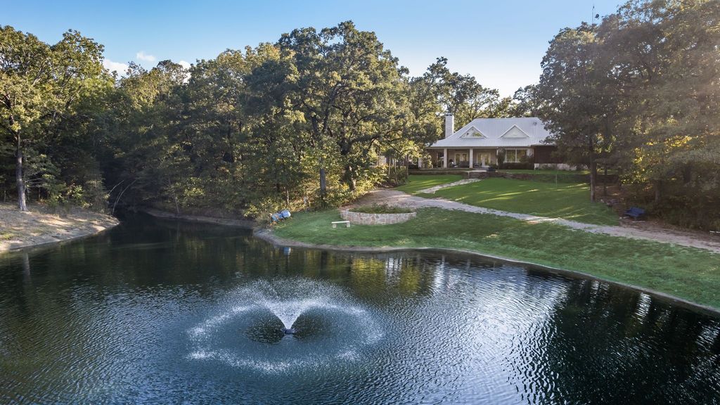 1473 County Road 2980, Windom, TX 75492