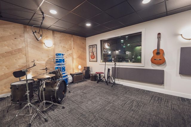 11722 Parmalee Road, Middleville, MI 49333