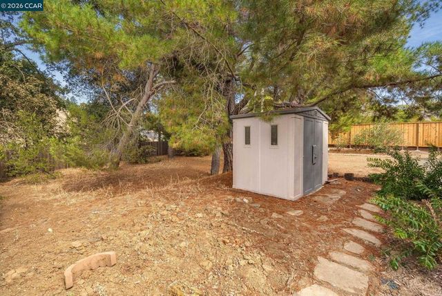 5613 Likins Ave, Martinez, CA 94553