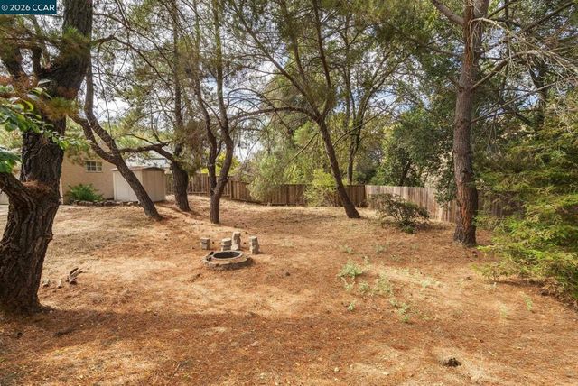 5613 Likins Ave, Martinez, CA 94553