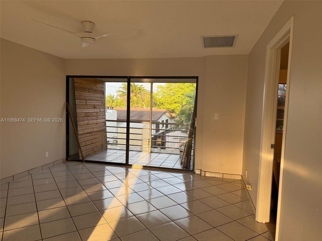 7830 NW 33rd St 308, Davie, FL 33024