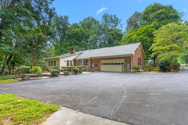 4014 Forest Oaks Lane, Mebane, NC 27302