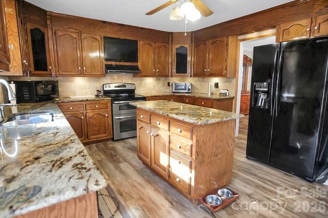 1950 BROWNSTONE Court, Gastonia, NC 28054
