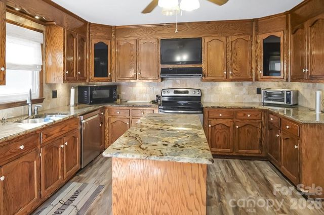 1950 BROWNSTONE Court, Gastonia, NC 28054