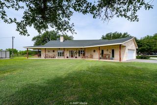 1302 County Road 142, Ovalo, TX 79541