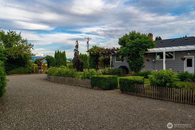 354 W Badger Road, Lynden, WA 98264