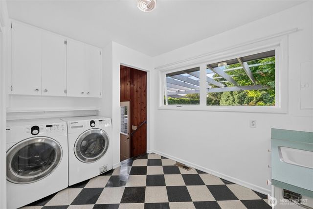 354 W Badger Road, Lynden, WA 98264