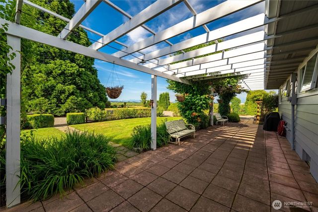 354 W Badger Road, Lynden, WA 98264