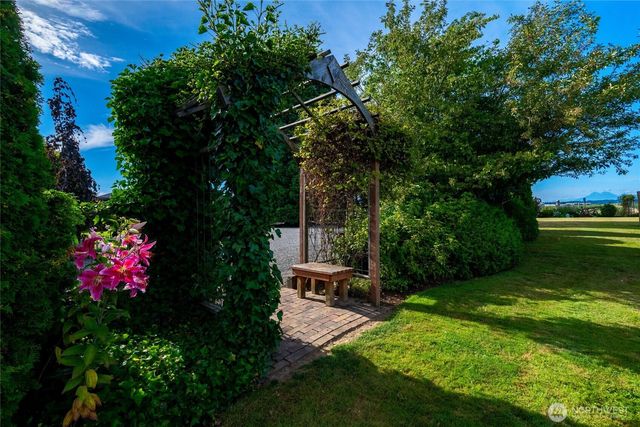 354 W Badger Road, Lynden, WA 98264
