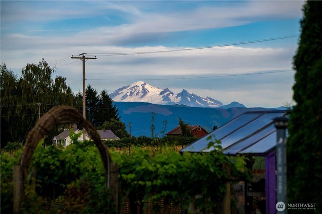 354 W Badger Road, Lynden, WA 98264
