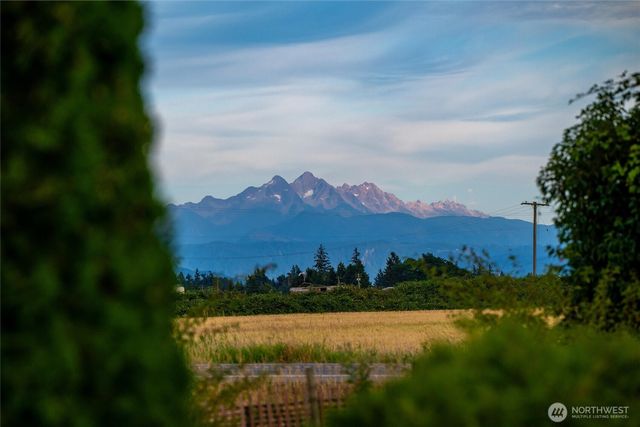 354 W Badger Road, Lynden, WA 98264