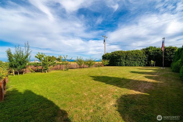 354 W Badger Road, Lynden, WA 98264