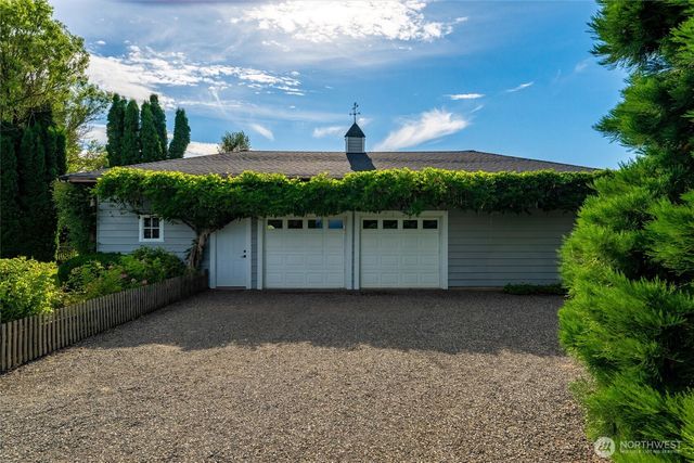 354 W Badger Road, Lynden, WA 98264