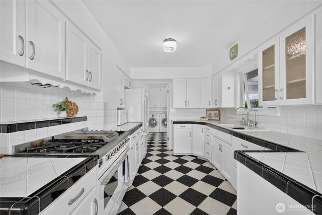 354 W Badger Road, Lynden, WA 98264