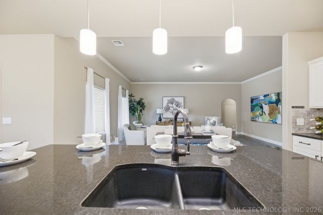 2601 W Albuquerque Street, Broken Arrow, OK 74011