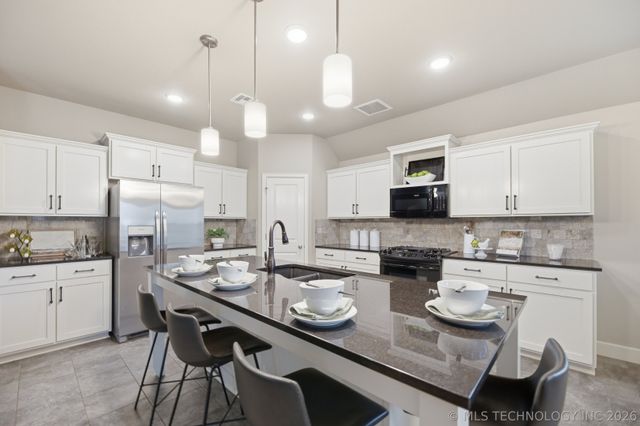 2601 W Albuquerque Street, Broken Arrow, OK 74011