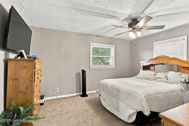 5612 Sterling Dr, Louisville, KY 40216