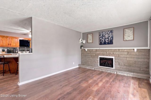 5612 Sterling Dr, Louisville, KY 40216