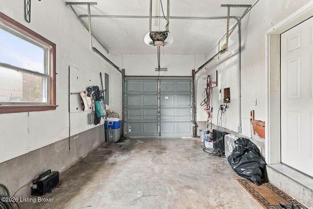 5612 Sterling Dr, Louisville, KY 40216