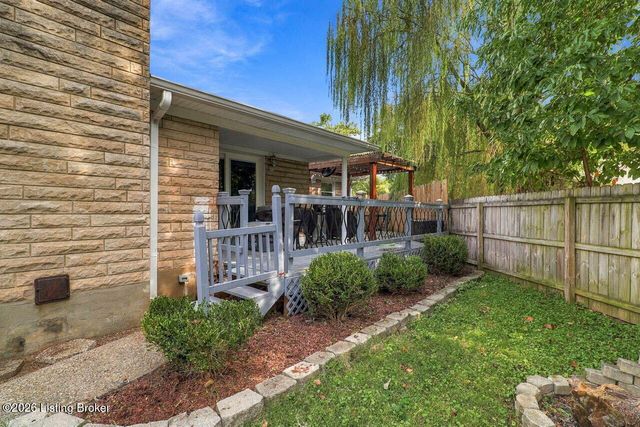5612 Sterling Dr, Louisville, KY 40216