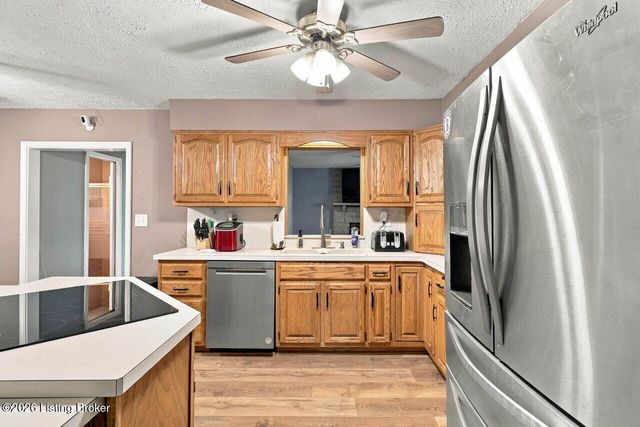 5612 Sterling Dr, Louisville, KY 40216