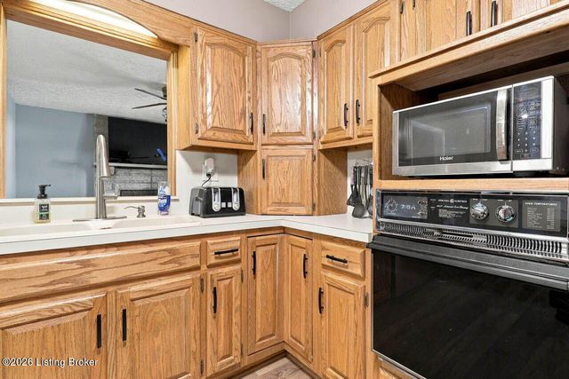 5612 Sterling Dr, Louisville, KY 40216