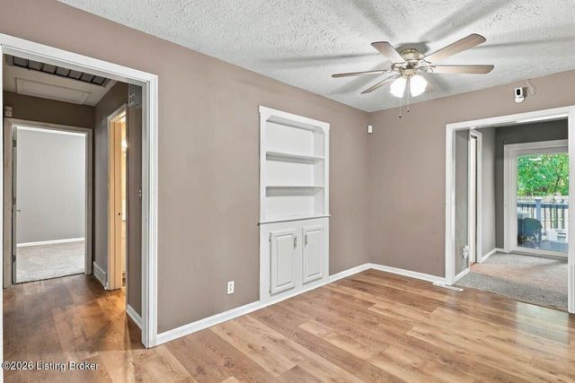 5612 Sterling Dr, Louisville, KY 40216