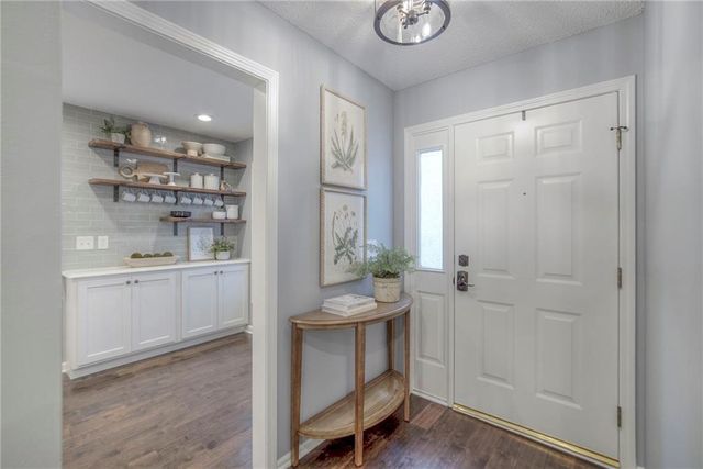 5828 PARK Circle, Shawnee, KS 66216