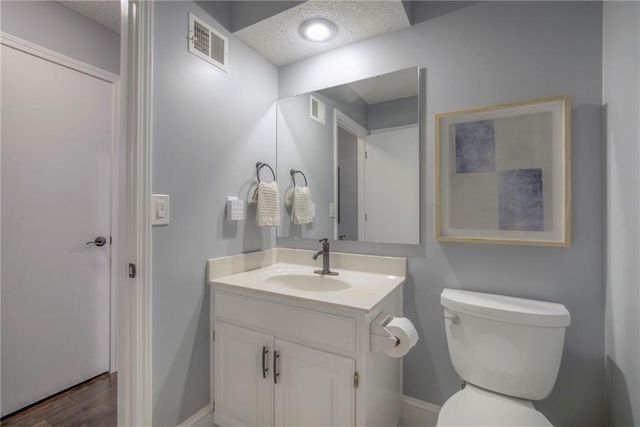 5828 PARK Circle, Shawnee, KS 66216