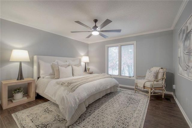 5828 PARK Circle, Shawnee, KS 66216