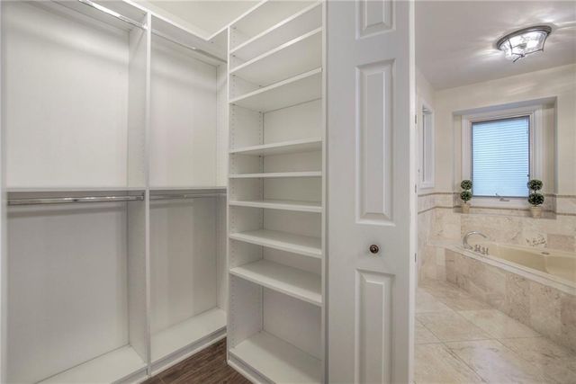 5828 PARK Circle, Shawnee, KS 66216