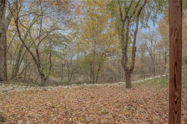 5828 PARK Circle, Shawnee, KS 66216