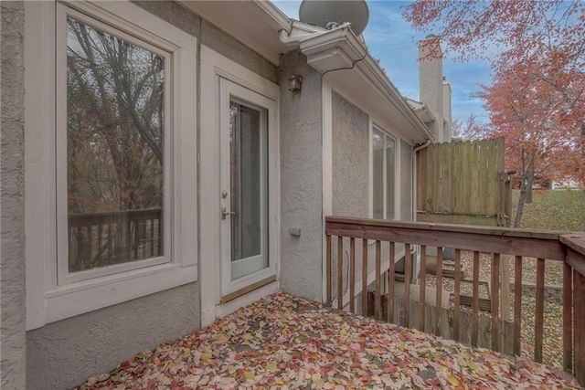 5828 PARK Circle, Shawnee, KS 66216