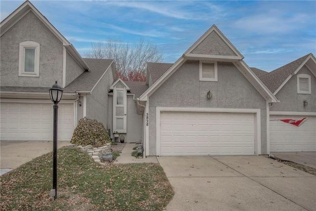 5828 PARK Circle, Shawnee, KS 66216
