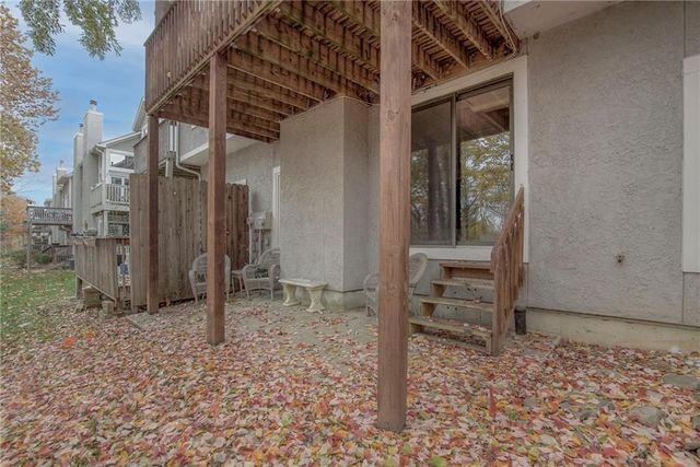 5828 PARK Circle, Shawnee, KS 66216