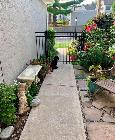 5828 PARK Circle, Shawnee, KS 66216