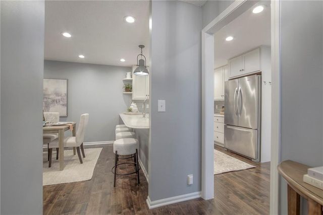 5828 PARK Circle, Shawnee, KS 66216