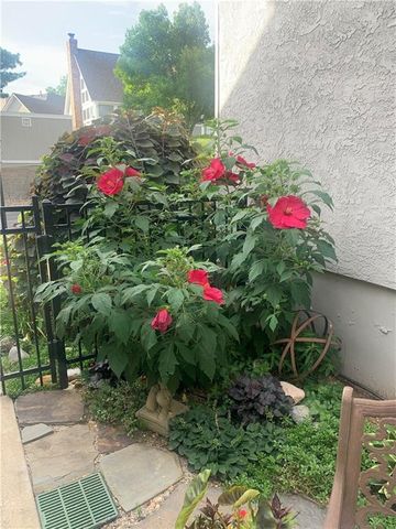 5828 PARK Circle, Shawnee, KS 66216